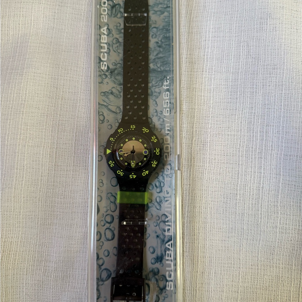 Black and Green Women's Scuba Watch